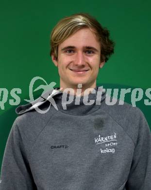 Kaernten Sport. Package Uebergabe.  David Rapatz (Orientierungslauf). Klagenfurt, 3.12.2024.
Foto: Kuess
---
pressefotos, pressefotografie, kuess, qs, qspictures, sport, bild, bilder, bilddatenbank