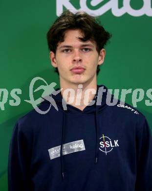 Kaernten Sport. Package Uebergabe.  Cooper Boyd (Beachvolleyball) . Klagenfurt, 3.12.2024.
Foto: Kuess
---
pressefotos, pressefotografie, kuess, qs, qspictures, sport, bild, bilder, bilddatenbank