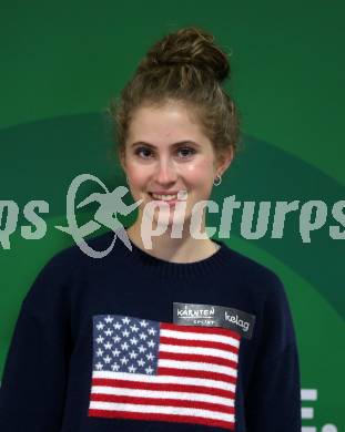 Kaernten Sport. Package Uebergabe. Lina Pletzer ( Mountainbike) . Klagenfurt, 3.12.2024.
Foto: Kuess
---
pressefotos, pressefotografie, kuess, qs, qspictures, sport, bild, bilder, bilddatenbank