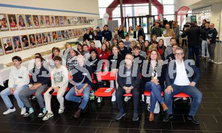 Kaernten Sport. Package Uebergabe.  . Klagenfurt, 3.12.2024.
Foto: Kuess
---
pressefotos, pressefotografie, kuess, qs, qspictures, sport, bild, bilder, bilddatenbank