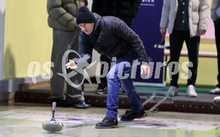 Fussball Bundesliga. Stockschiessen. SK  Austria Klagenfurt. Co-Trainer Martin Lassnig.  Launsdorf,  am 11.12.2024.
Foto: Kuess
www.qspictures.net
---
pressefotos, pressefotografie, kuess, qs, qspictures, sport, bild, bilder, bilddatenbank