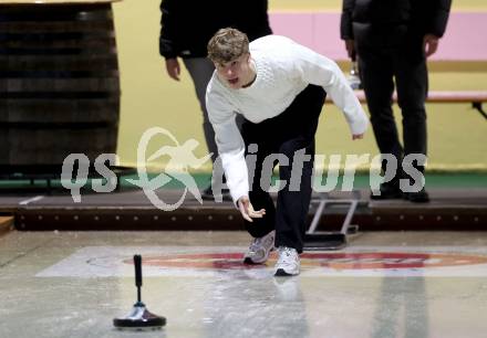 Fussball Bundesliga. Stockschiessen. SK  Austria Klagenfurt. Jannik Robatsch. Launsdorf,  am 11.12.2024.
Foto: Kuess
www.qspictures.net
---
pressefotos, pressefotografie, kuess, qs, qspictures, sport, bild, bilder, bilddatenbank