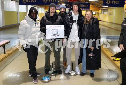 Fussball Bundesliga. Stockschiessen. SK  Austria Klagenfurt . Solomon Bonnah, Philipp Wydra, Stefan Wutte, Florian Jaritz. Launsdorf,  am 11.12.2024.
Foto: Kuess
www.qspictures.net
---
pressefotos, pressefotografie, kuess, qs, qspictures, sport, bild, bilder, bilddatenbank