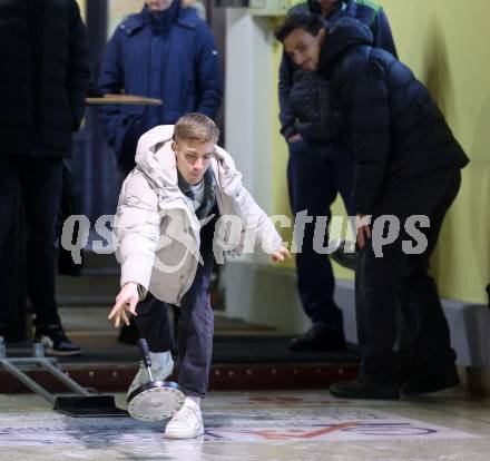 Fussball Bundesliga. Stockschiessen. SK  Austria Klagenfurt. Laurenz Dehl.  Launsdorf,  am 11.12.2024.
Foto: Kuess
www.qspictures.net
---
pressefotos, pressefotografie, kuess, qs, qspictures, sport, bild, bilder, bilddatenbank