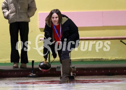 Fussball Bundesliga. Stockschiessen. SK  Austria Klagenfurt .Larissa Bearzi. Launsdorf,  am 11.12.2024.
Foto: Kuess
www.qspictures.net
---
pressefotos, pressefotografie, kuess, qs, qspictures, sport, bild, bilder, bilddatenbank