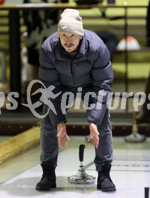 Fussball Bundesliga. Stockschiessen. SK  Austria Klagenfurt. Christopher Wernitznig.  Launsdorf,  am 11.12.2024.
Foto: Kuess
www.qspictures.net
---
pressefotos, pressefotografie, kuess, qs, qspictures, sport, bild, bilder, bilddatenbank
