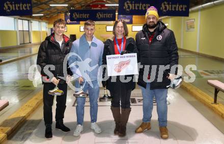 Fussball Bundesliga. Stockschiessen. SK  Austria Klagenfurt .Matthias Dollinger, Tobias Koch, Larissa Bearzi, Patrick Hofferer.  Launsdorf,  am 11.12.2024.
Foto: Kuess
www.qspictures.net
---
pressefotos, pressefotografie, kuess, qs, qspictures, sport, bild, bilder, bilddatenbank
