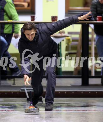Fussball Bundesliga. Stockschiessen. SK  Austria Klagenfurt. Thorsten Mahrer. Launsdorf,  am 11.12.2024.
Foto: Kuess
www.qspictures.net
---
pressefotos, pressefotografie, kuess, qs, qspictures, sport, bild, bilder, bilddatenbank