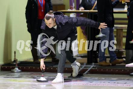 Fussball Bundesliga. Stockschiessen. SK  Austria Klagenfurt .Niklas Szerencsi. Launsdorf,  am 11.12.2024.
Foto: Kuess
www.qspictures.net
---
pressefotos, pressefotografie, kuess, qs, qspictures, sport, bild, bilder, bilddatenbank