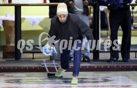Fussball Bundesliga. Stockschiessen. SK  Austria Klagenfurt. Ben Bobzien. Launsdorf,  am 11.12.2024.
Foto: Kuess
www.qspictures.net
---
pressefotos, pressefotografie, kuess, qs, qspictures, sport, bild, bilder, bilddatenbank