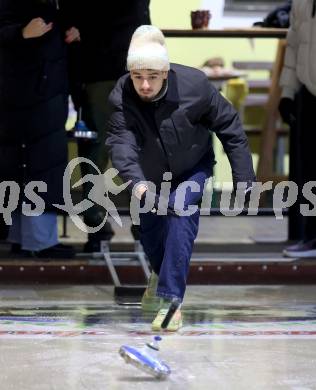 Fussball Bundesliga. Stockschiessen. SK  Austria Klagenfurt. Ben Bobzien.  Launsdorf,  am 11.12.2024.
Foto: Kuess
www.qspictures.net
---
pressefotos, pressefotografie, kuess, qs, qspictures, sport, bild, bilder, bilddatenbank