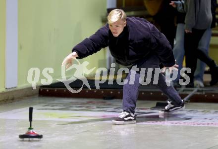 Fussball Bundesliga. Stockschiessen. SK  Austria Klagenfurt. Jonas Kuehn.  Launsdorf,  am 11.12.2024.
Foto: Kuess
www.qspictures.net
---
pressefotos, pressefotografie, kuess, qs, qspictures, sport, bild, bilder, bilddatenbank