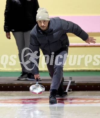 Fussball Bundesliga. Stockschiessen. SK  Austria Klagenfurt. Christopher Wernitznig. Launsdorf,  am 11.12.2024.
Foto: Kuess
www.qspictures.net
---
pressefotos, pressefotografie, kuess, qs, qspictures, sport, bild, bilder, bilddatenbank