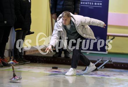 Fussball Bundesliga. Stockschiessen. SK  Austria Klagenfurt .Laurenz Dehl. Launsdorf,  am 11.12.2024.
Foto: Kuess
www.qspictures.net
---
pressefotos, pressefotografie, kuess, qs, qspictures, sport, bild, bilder, bilddatenbank