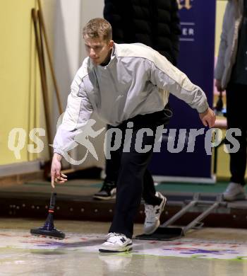 Fussball Bundesliga. Stockschiessen. SK  Austria Klagenfurt. Nicolas Binder.  Launsdorf,  am 11.12.2024.
Foto: Kuess
www.qspictures.net
---
pressefotos, pressefotografie, kuess, qs, qspictures, sport, bild, bilder, bilddatenbank