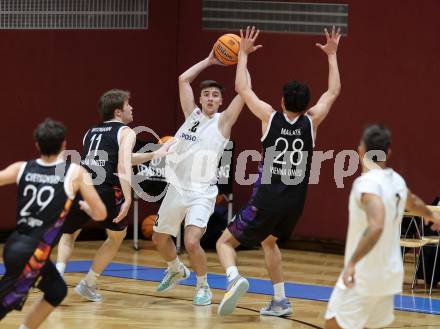 Basketball 2. Liga 2024/2025. Grunddurchgang 12. Runde.  KOS Celovec gegen Vienna United.   Edis Muric (KOS Celovec),  Sebastian Mailath-Pokorny  (Vienna United). Klagenfurt, am 14.12.2024.
Foto: Kuess


---
pressefotos, pressefotografie, kuess, qs, qspictures, sport, bild, bilder, bilddatenbank