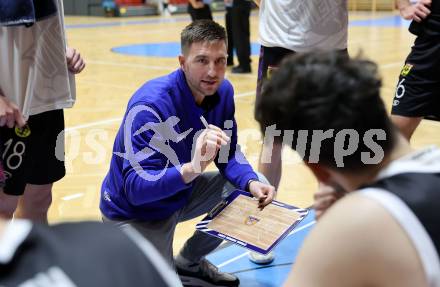 Basketball 2. Liga 2024/2025. Grunddurchgang 12. Runde.  KOS Celovec gegen Vienna United.   Trainer Nemanja Nikolic  (Vienna United). Klagenfurt, am 14.12.2024.
Foto: Kuess


---
pressefotos, pressefotografie, kuess, qs, qspictures, sport, bild, bilder, bilddatenbank