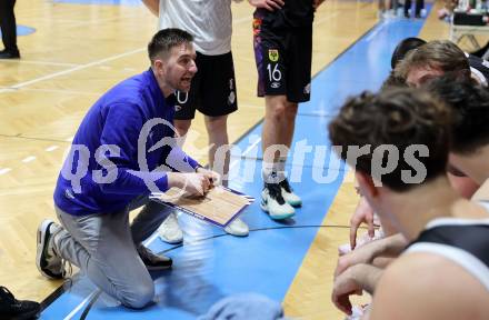 Basketball 2. Liga 2024/2025. Grunddurchgang 12. Runde.  KOS Celovec gegen Vienna United.   Trainer Nemanja Nikolic  (Vienna United). Klagenfurt, am 14.12.2024.
Foto: Kuess


---
pressefotos, pressefotografie, kuess, qs, qspictures, sport, bild, bilder, bilddatenbank