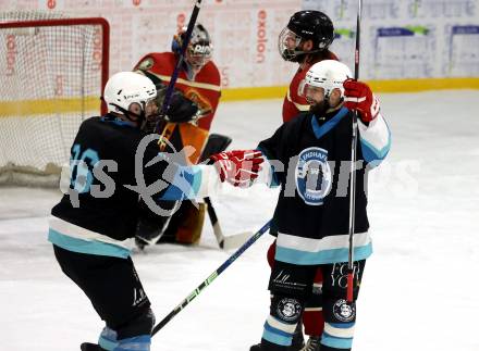 Eishockey. AHC Division 2 Ost.. Lendhafen Seeloewen gegen Reifnitz Trouts. Torjubel Peter Kasper, Andrej Hebar (Seeloewen),). Ferlach, am 15.12.2024.
Foto: Kuess
---
pressefotos, pressefotografie, kuess, qs, qspictures, sport, bild, bilder, bilddatenbank