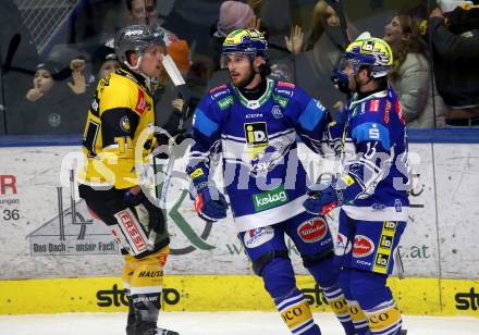 Eishockey ICE Bundesliga. VSV gegen HC Pustertal Woelfe.  Torjubel Maximilian Rebernig, Kevin Hancock (VSV). Villach, am 26.12.2024.
Foto: Kuess
---
pressefotos, pressefotografie, kuess, qs, qspictures, sport, bild, bilder, bilddatenbank