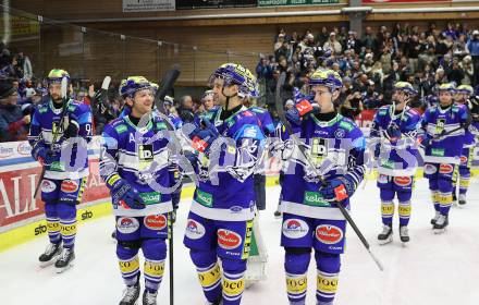 Eishockey ICE Bundesliga. VSV gegen HC Pustertal Woelfe.  Jubel John Hughes, Alex Wall, Max Coatta  (VSV). Villach, am 26.12.2024.
Foto: Kuess
---
pressefotos, pressefotografie, kuess, qs, qspictures, sport, bild, bilder, bilddatenbank