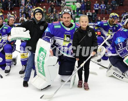 Eishockey ICE Bundesliga. VSV gegen HC Pustertal Woelfe.  Jean Philippe Lamoureux mit Kinder  (VSV). Villach, am 26.12.2024.
Foto: Kuess
---
pressefotos, pressefotografie, kuess, qs, qspictures, sport, bild, bilder, bilddatenbank