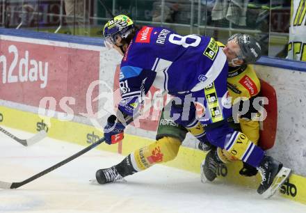 Eishockey ICE Bundesliga. VSV gegen HC Pustertal Woelfe.  Marco Richter  (VSV).  Austin Michael Osmanski  (Pustertal). Villach, am 26.12.2024.
Foto: Kuess
---
pressefotos, pressefotografie, kuess, qs, qspictures, sport, bild, bilder, bilddatenbank