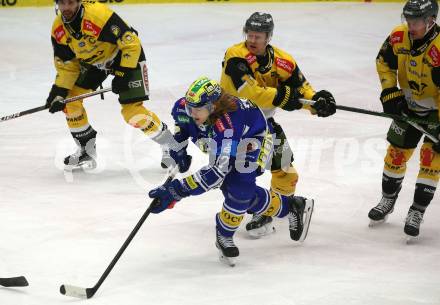 Eishockey ICE Bundesliga. VSV gegen HC Pustertal Woelfe.  Chase Pearson (VSV), Ol Einar England Andersen (Pustertal). Villach, am 26.12.2024.
Foto: Kuess
---
pressefotos, pressefotografie, kuess, qs, qspictures, sport, bild, bilder, bilddatenbank