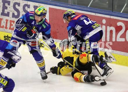 Eishockey ICE Bundesliga. VSV gegen HC Pustertal Woelfe.  Philipp Lindner, Alex Wall (VSV), Cedric Lacroix  (Pustertal). Villach, am 26.12.2024.
Foto: Kuess
---
pressefotos, pressefotografie, kuess, qs, qspictures, sport, bild, bilder, bilddatenbank