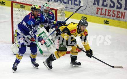 Eishockey ICE Bundesliga. VSV gegen HC Pustertal Woelfe.  Guus Van Nes (VSV), Fabian Gschliesser (Pustertal). Villach, am 26.12.2024.
Foto: Kuess
---
pressefotos, pressefotografie, kuess, qs, qspictures, sport, bild, bilder, bilddatenbank