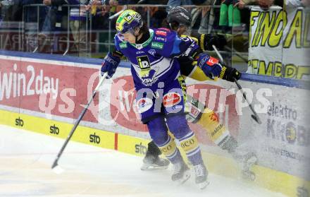 Eishockey ICE Bundesliga. VSV gegen HC Pustertal Woelfe.  Marco Richter (VSV).  Gustav Bouramman (Pustertal). Villach, am 26.12.2024.
Foto: Kuess
---
pressefotos, pressefotografie, kuess, qs, qspictures, sport, bild, bilder, bilddatenbank