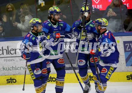 Eishockey ICE Bundesliga. VSV gegen HC Pustertal Woelfe.  Torjubel John Hughes, Maximilian Rebernig, Kevin Hancock, Mark Katic (VSV). Villach, am 26.12.2024.
Foto: Kuess
---
pressefotos, pressefotografie, kuess, qs, qspictures, sport, bild, bilder, bilddatenbank