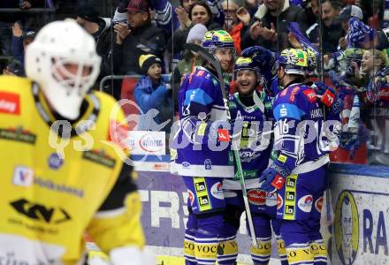 Eishockey ICE Bundesliga. VSV gegen HC Pustertal Woelfe.  Torjubel Maximilian Rebernig, John Hughes, Alex Wall, Kevin Hancock (VSV). Villach, am 26.12.2024.
Foto: Kuess
---
pressefotos, pressefotografie, kuess, qs, qspictures, sport, bild, bilder, bilddatenbank