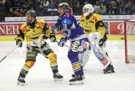 Eishockey ICE Bundesliga. VSV gegen HC Pustertal Woelfe.  Felix Maxa (VSV), Tommaso Traversa (Pustertal). . Villach, am 26.12.2024.
Foto: Kuess
---
pressefotos, pressefotografie, kuess, qs, qspictures, sport, bild, bilder, bilddatenbank