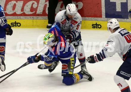 Eishockey ICE Bundesliga. VSV gegen Szkesfehervar,   Marco Richter (VSV), Bence Stipsicz (Fehervar). Villach, am 1.1.2025
Foto: Kuess
---
pressefotos, pressefotografie, kuess, qs, qspictures, sport, bild, bilder, bilddatenbank