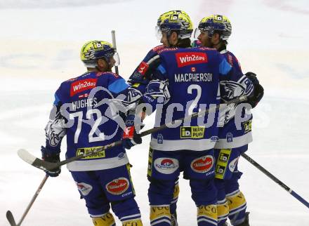 Eishockey ICE Bundesliga. VSV gegen Szkesfehervar,   Torjubel John Hughes, Dylan Macpherson, Mark Katic, Kevin Hancock (VSV). Villach, am 1.1.2025
Foto: Kuess
---
pressefotos, pressefotografie, kuess, qs, qspictures, sport, bild, bilder, bilddatenbank