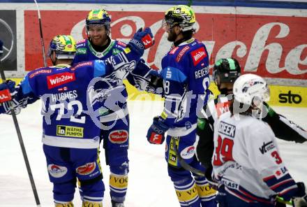 Eishockey ICE Bundesliga. VSV gegen Szkesfehervar,   Torjubel John Hughes, Kevin Hancock, Maximilian Rebernig (VSV). Villach, am 1.1.2025
Foto: Kuess
---
pressefotos, pressefotografie, kuess, qs, qspictures, sport, bild, bilder, bilddatenbank