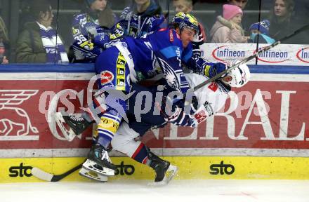 Eishockey ICE Bundesliga. VSV gegen Szkesfehervar,    Philipp Lindner  (VSV), Akos Mihaly (Fehervar). Villach, am 1.1.2025
Foto: Kuess
---
pressefotos, pressefotografie, kuess, qs, qspictures, sport, bild, bilder, bilddatenbank