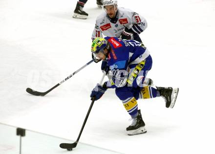 Eishockey ICE Bundesliga. VSV gegen Szkesfehervar,   Nikita Scherbak (VSV), Timothy Campbell (Fehervar). Villach, am 1.1.2025
Foto: Kuess
---
pressefotos, pressefotografie, kuess, qs, qspictures, sport, bild, bilder, bilddatenbank