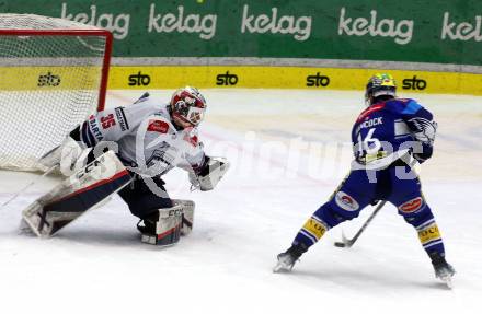 Eishockey ICE Bundesliga. VSV gegen Szkesfehervar,    Kevin Hancock  (VSV), Dominik Horvath (Fehervar).. Villach, am 1.1.2025
Foto: Kuess
---
pressefotos, pressefotografie, kuess, qs, qspictures, sport, bild, bilder, bilddatenbank