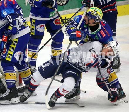 Eishockey ICE Bundesliga. VSV gegen Szkesfehervar,    Philipp Lindner  (VSV), Csongor Ambrus (Fehervar). Villach, am 1.1.2025
Foto: Kuess
---
pressefotos, pressefotografie, kuess, qs, qspictures, sport, bild, bilder, bilddatenbank