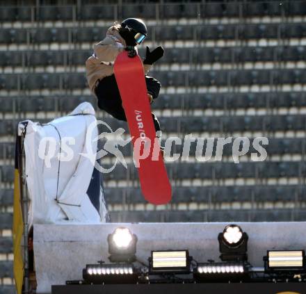 Snowboard. Big Air. Frauen. Qualifikation. Hanna Karrer. WÃ¶rthersee Stadion. Klagenfurt, am 3.1.2024.
Foto: Kuess
---
pressefotos, pressefotografie, kuess, qs, qspictures, sport, bild, bilder, bilddatenbank