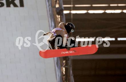 Snowboard. Big Air. Frauen. Qualifikation. Hanna Karrer. WÃ¶rthersee Stadion. Klagenfurt, am 3.1.2024.
Foto: Kuess
---
pressefotos, pressefotografie, kuess, qs, qspictures, sport, bild, bilder, bilddatenbank