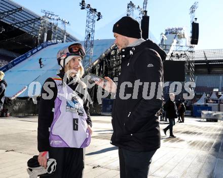 Snowboard. Big Air. Frauen. Qualifikation. Anna Gasser, Stefan Plieschnig. WÃ¶rthersee Stadion. Klagenfurt, am 3.1.2024.
Foto: Kuess
---
pressefotos, pressefotografie, kuess, qs, qspictures, sport, bild, bilder, bilddatenbank