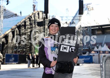 Snowboard. Big Air. Frauen. Qualifikation.  Kristina Holzfeind. WÃ¶rthersee Stadion. Klagenfurt, am 3.1.2024.
Foto: Kuess
---
pressefotos, pressefotografie, kuess, qs, qspictures, sport, bild, bilder, bilddatenbank