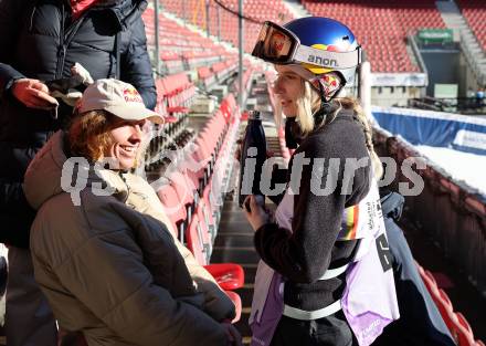 Snowboard. Big Air. Frauen. Qualifikation. Clemens Millauer, Anna Gasser. WÃ¶rthersee Stadion. Klagenfurt, am 3.1.2024.
Foto: Kuess
---
pressefotos, pressefotografie, kuess, qs, qspictures, sport, bild, bilder, bilddatenbank