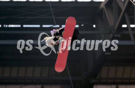 Snowboard. Big Air. Frauen. Qualifikation. Anna Gasser. WÃ¶rthersee Stadion. Klagenfurt, am 3.1.2024.
Foto: Kuess
---
pressefotos, pressefotografie, kuess, qs, qspictures, sport, bild, bilder, bilddatenbank