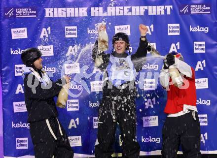 Freeski. Big Air. Timothe Sivignon (FRA), Luca Harrington (NZL), Matej Svancer (AUT) . Klagenfurt, am 4.1.2025.
Foto: Kuess
---
pressefotos, pressefotografie, kuess, qs, qspictures, sport, bild, bilder, bilddatenbank