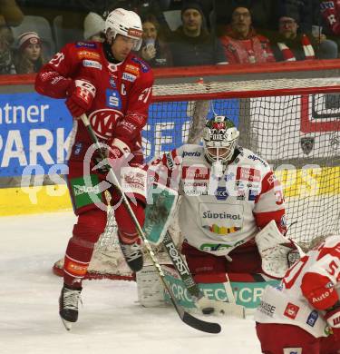 Eishockey ICE Bundesliga. KAC gegen HCB SÃ¼dtirol Alperia.  Thomas Hundertpfund  (KAC), Sam Harvey (Bozen). Klagenfurt, am 12.1.2025
Foto: Kuess
---
pressefotos, pressefotografie, kuess, qs, qspictures, sport, bild, bilder, bilddatenbank