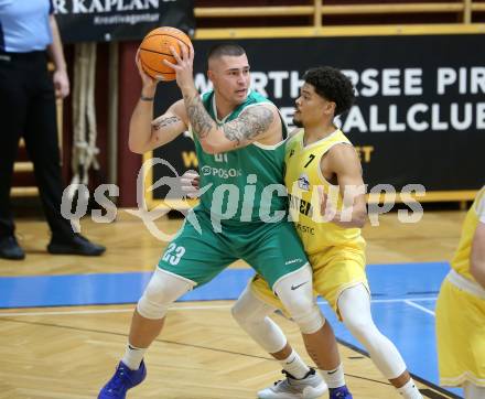 Basketball 2. Liga 2024/2025. Grunddurchgang 20. Runde.  Woerthersee Piraten gegen KOS.    Marcus Holyfield (Piraten),  Nikolas Susa (KOS). Klagenfurt, am 22.2.2025.
Foto: Kuess


---
pressefotos, pressefotografie, kuess, qs, qspictures, sport, bild, bilder, bilddatenbank